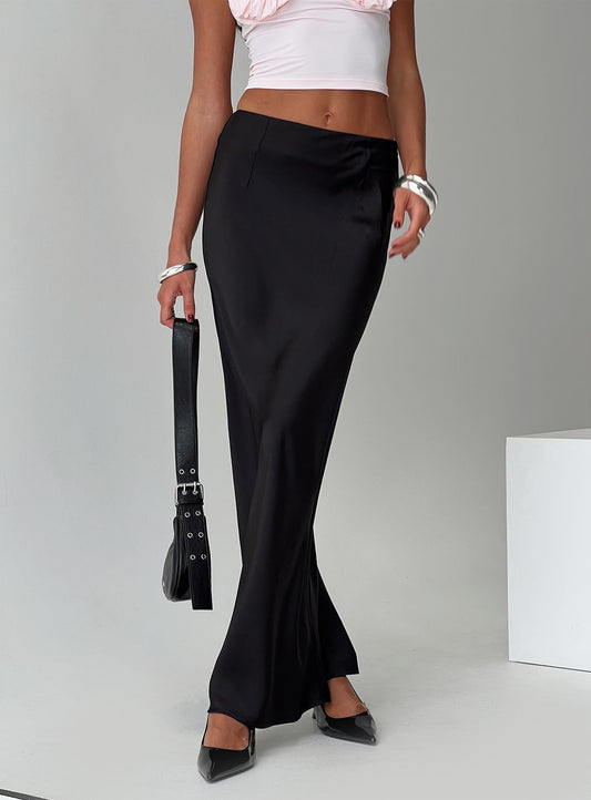 Satin maxi skirt Low rise, invisible zip fastening at side Non-stretch material, unlined 